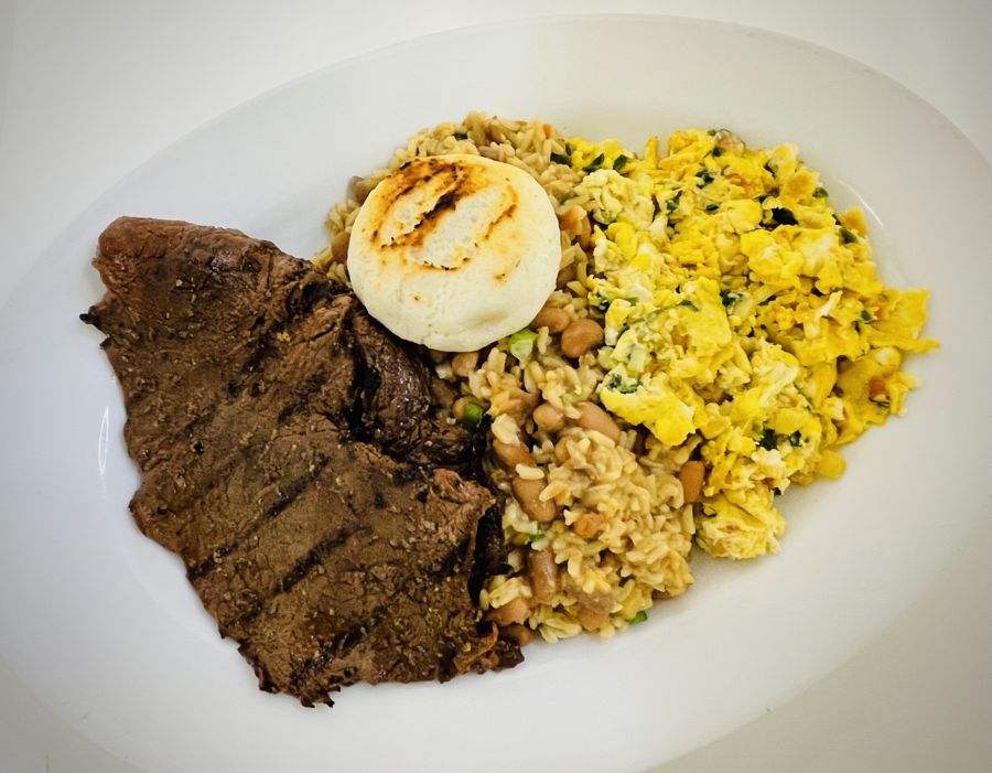2. Calentado con Huevos Pericos